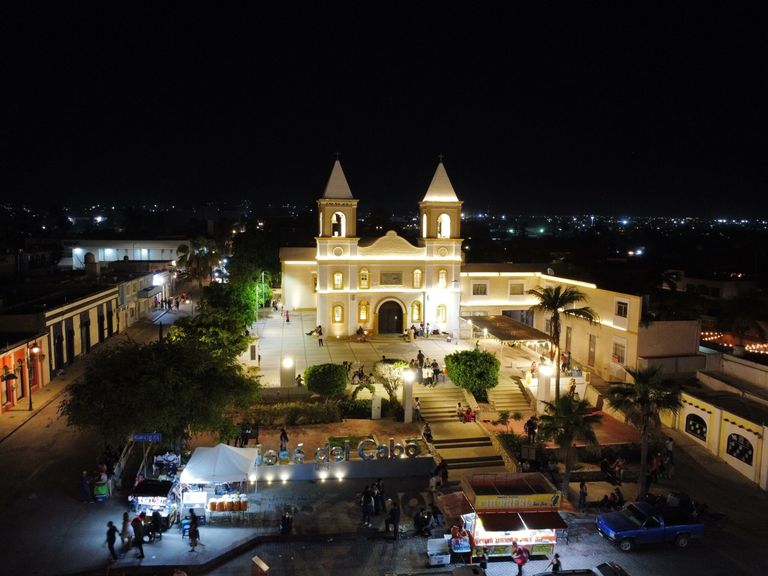 San José del Cabo Art Walk at Plaza Mijares at night
